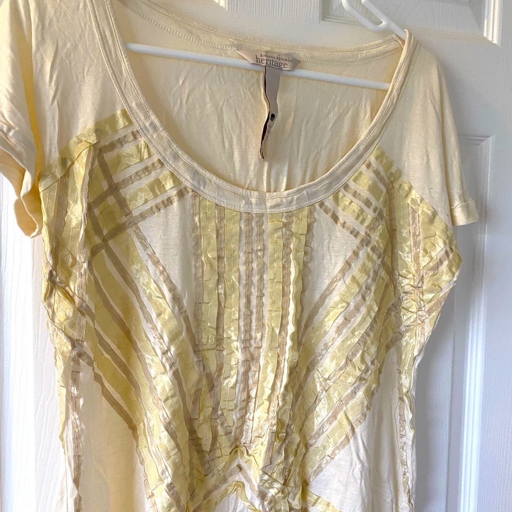 Banana Republic Heritage t shirt.